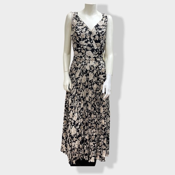 CHELSEA28 Floral Surplice Sleeveless Dress‎ - Picture 2 of 8